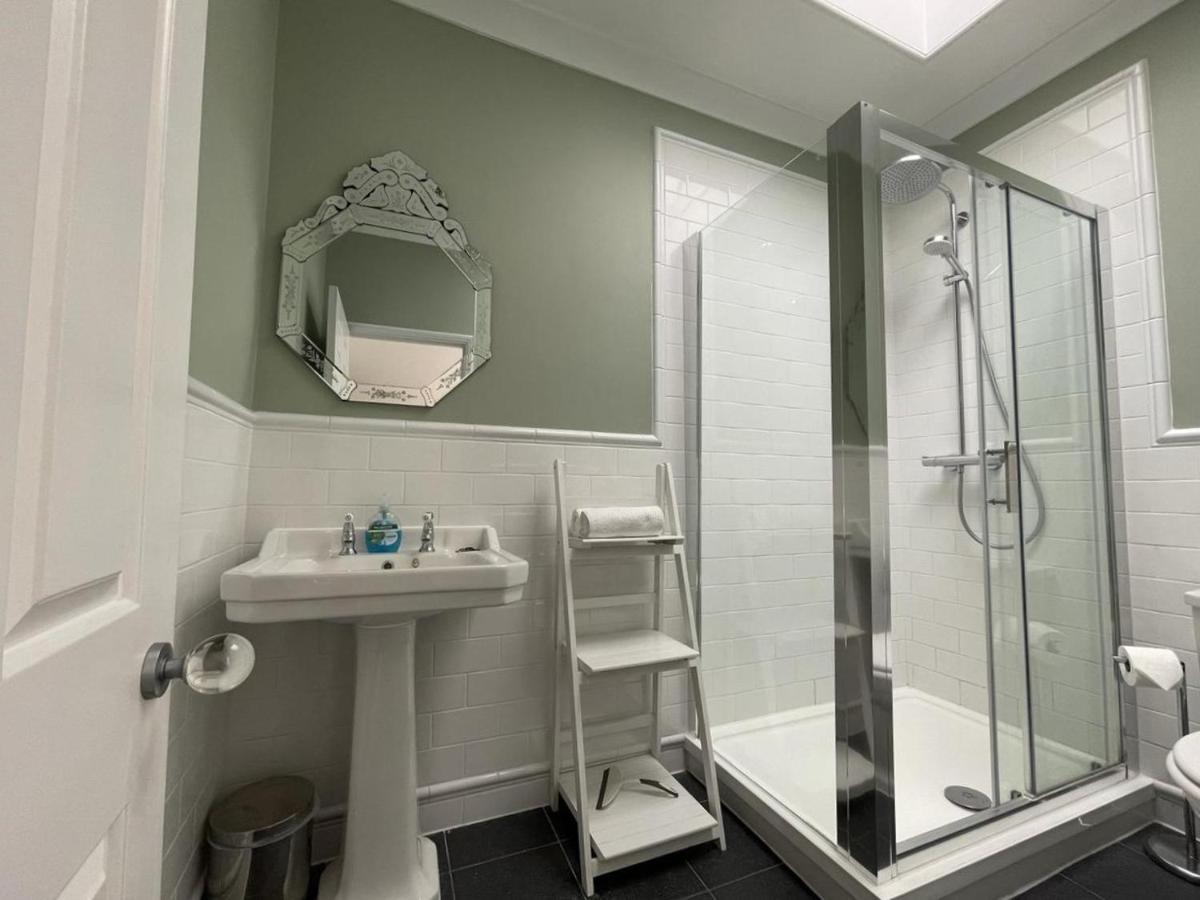 Regency - Marine Square By Crown Gardens *