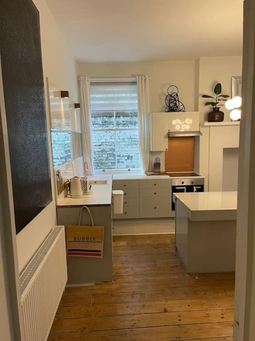 Apartment 2 Spacious And Quiet One Bed In Central With Free Parking Brighton