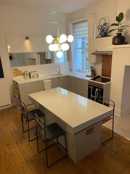 Apartment 2 Spacious And Quiet One Bed In Central With Free Parking Brighton