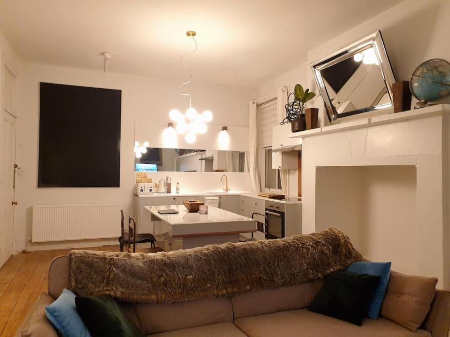 2 Spacious And Quiet One Bed In Central With Free Parking