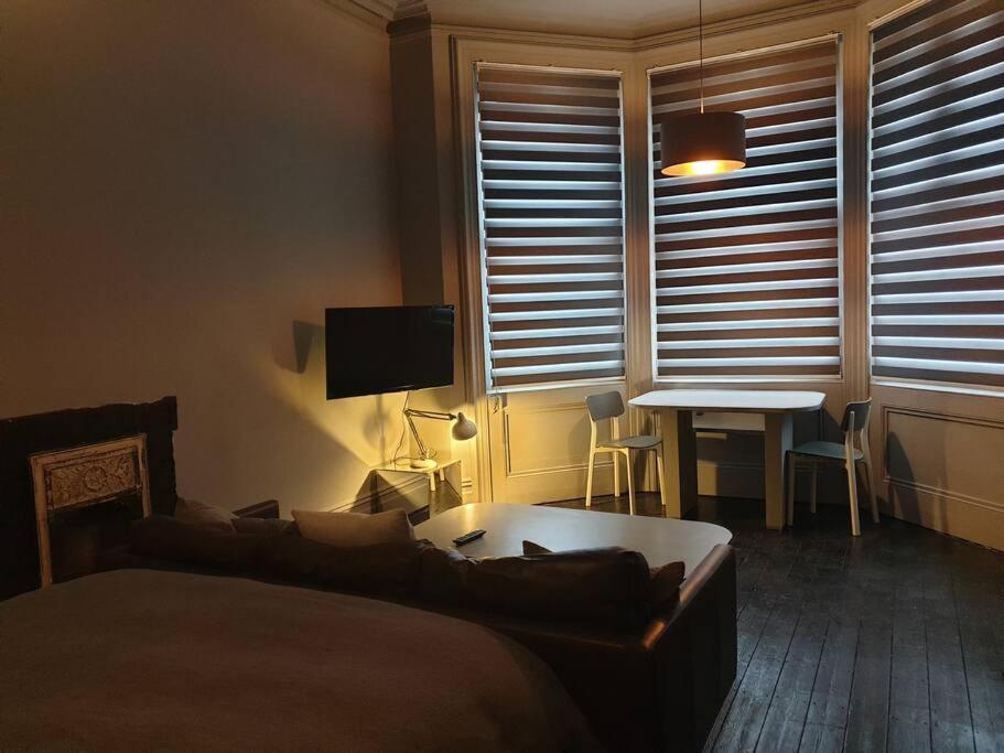 Apartment Elegant Studio In - 5 Min Walk To - 10 Min To