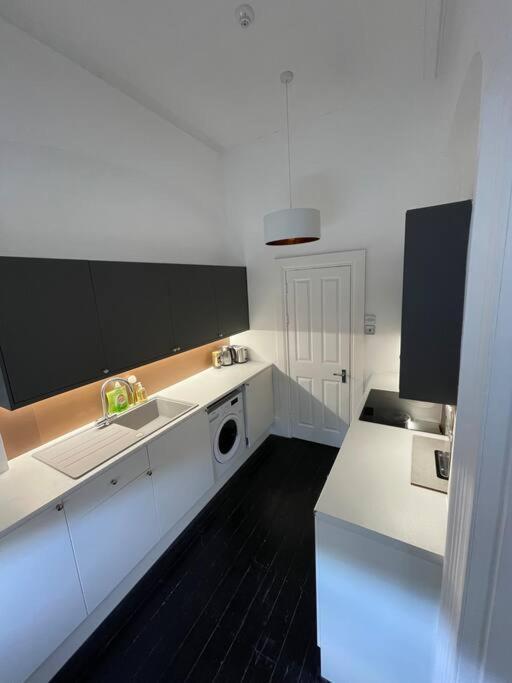 Apartment Elegant Studio In - 5 Min Walk To - 10 Min To