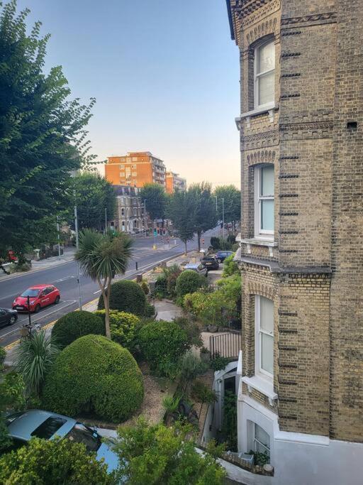 Apartment Elegant Studio In - 5 Min Walk To - 10 Min To *