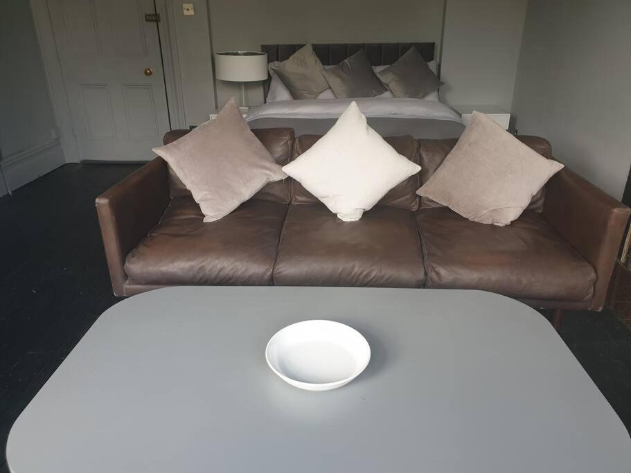 Apartment Elegant Studio In - 5 Min Walk To - 10 Min To