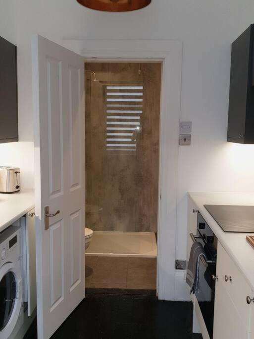 Apartment Elegant Studio In - 5 Min Walk To - 10 Min To *