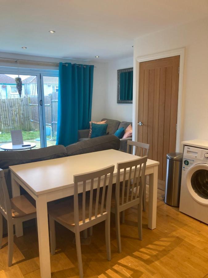 Bevendean Hut - Modern 5 Bedroom House, With Parking Brighton