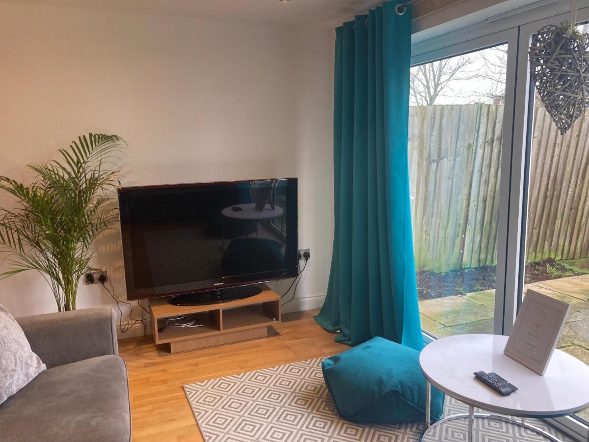 Bevendean Hut - Modern 5 Bedroom House, With Parking Holiday home Brighton