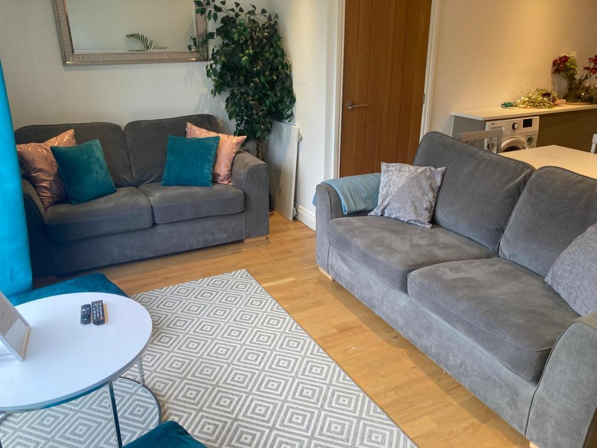 Bevendean Hut - Modern 5 Bedroom House, With Parking Holiday home *