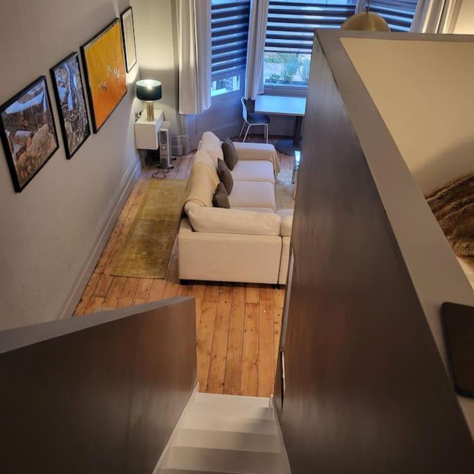 5 Luxury Spacious Loft - Prime Location - Comfortable Bed & Sofa Apartment