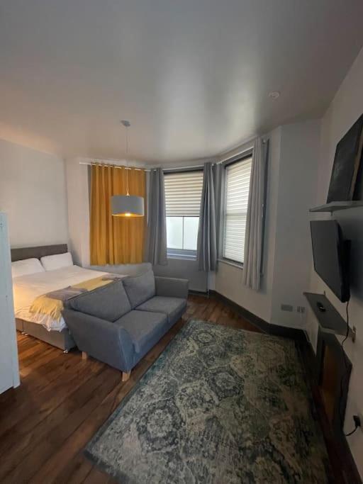 1 Comfortable Studio Brighton