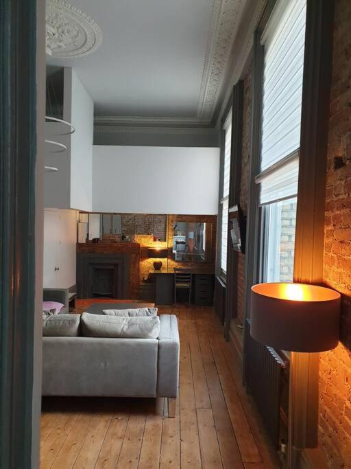22 Stunning Large Loft - Great Location - Free Onsite Parking - Garden View- Quiet Apartment *