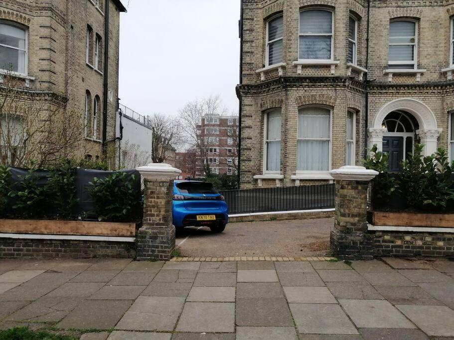Apartment 22 Stunning Large Loft - Great Location - Free Onsite Parking - Garden View- Quiet *