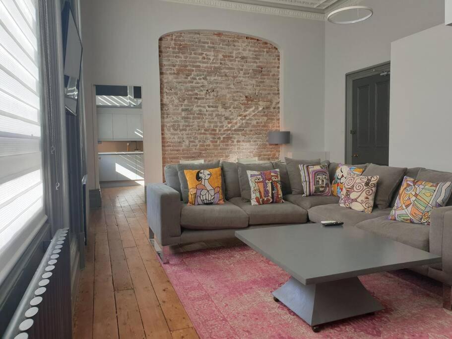 22 Stunning Large Loft - Great Location - Free Onsite Parking - Garden View- Quiet * Brighton