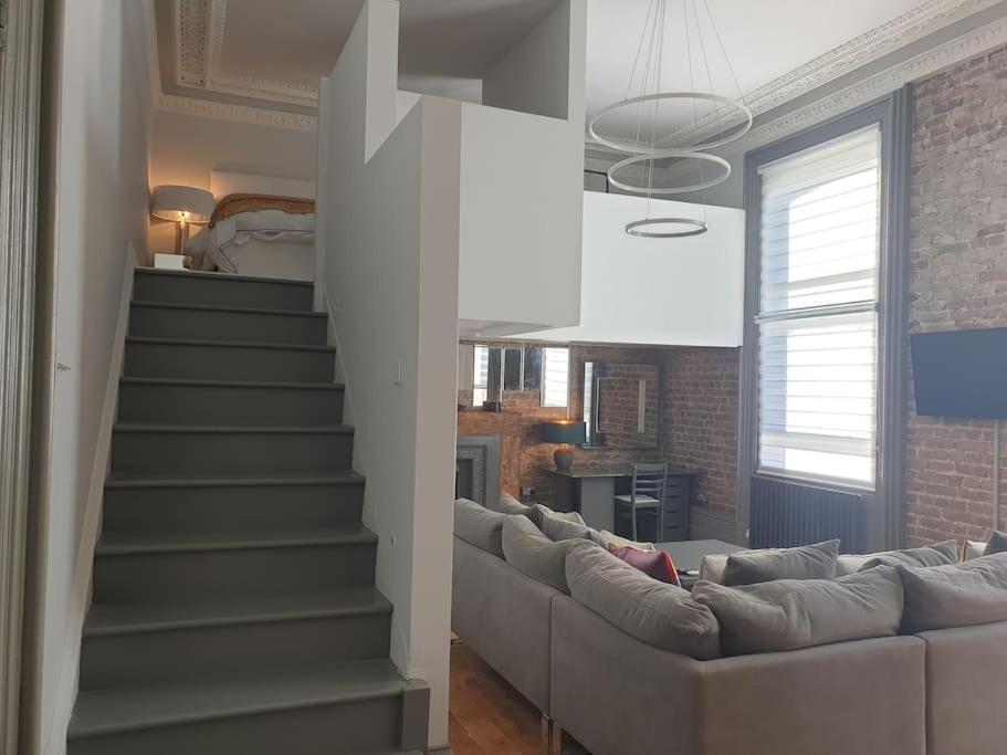 Apartment 22 Stunning Large Loft - Great Location - Free Onsite Parking - Garden View- Quiet *