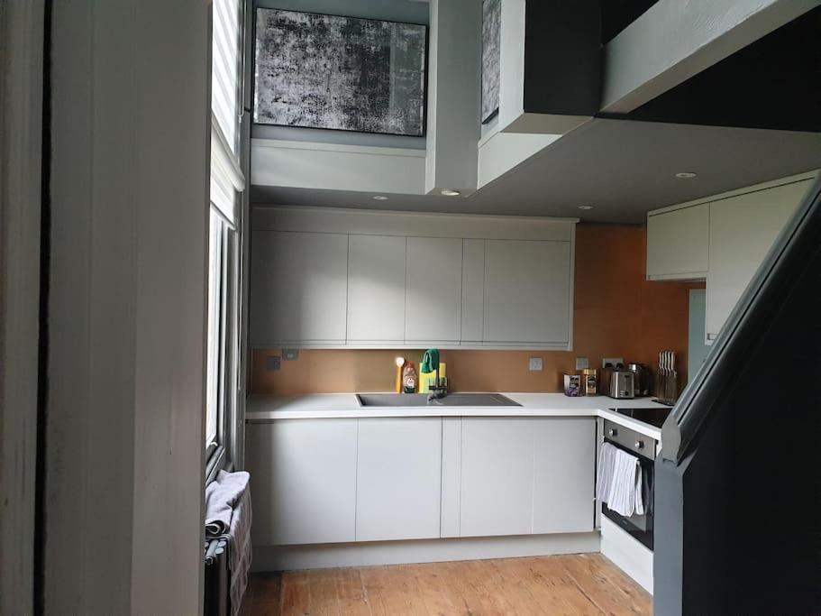 22 Stunning Large Loft - Great Location - Free Onsite Parking - Garden View- Quiet * Brighton