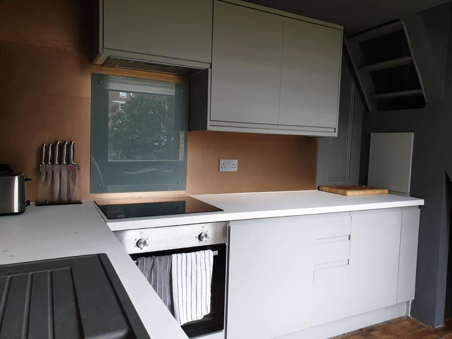 22 Stunning Large Loft - Great Location - Free Onsite Parking - Garden View- Quiet