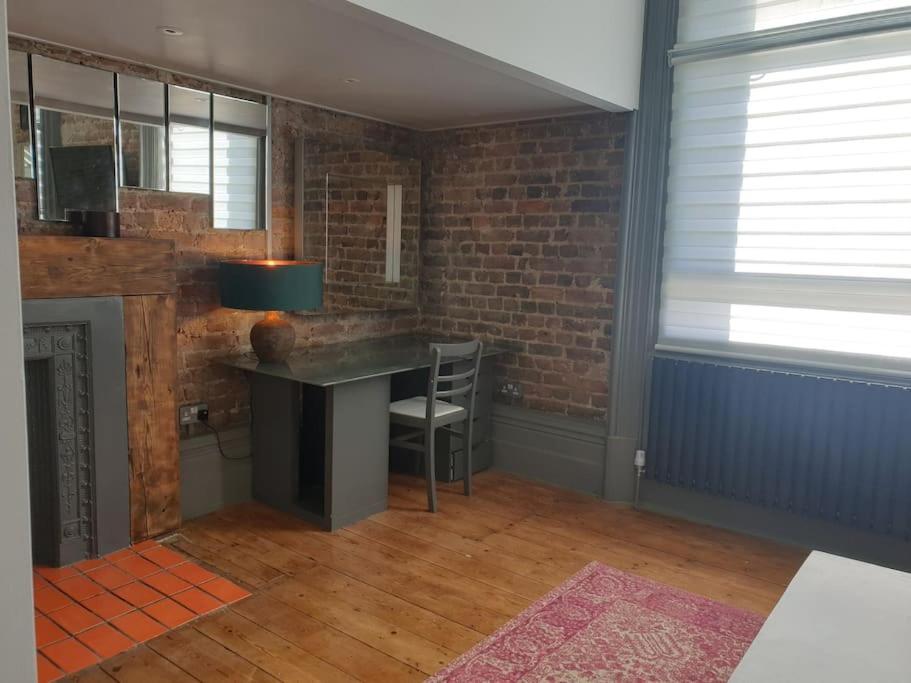 22 Stunning Large Loft - Great Location - Free Onsite Parking - Garden View- Quiet Brighton