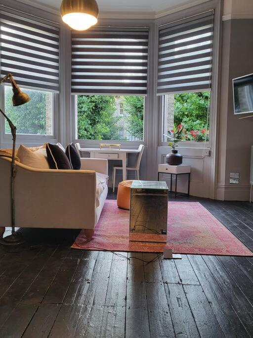 9 Modern Classic - Spacious One Bed - Great Location - Free Onsite Parking - Comfy Bed Apartment Brighton