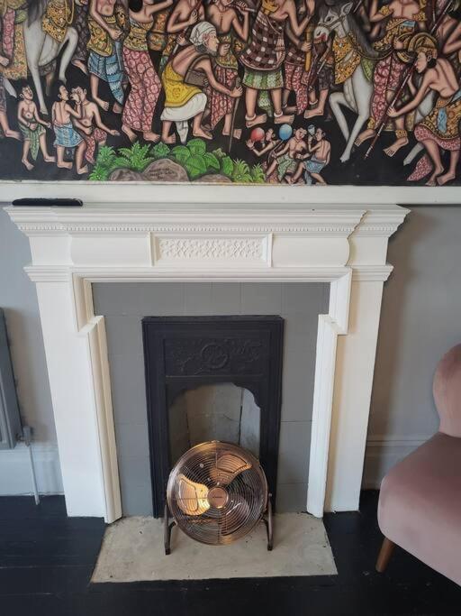 9 Modern Classic - Spacious One Bed - Great Location - Free Onsite Parking - Comfy Bed Apartment