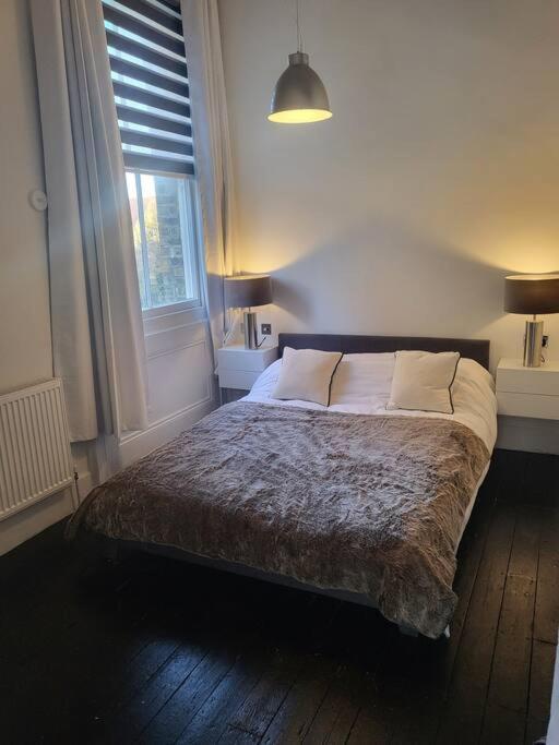Apartment 9 Modern Classic - Spacious One Bed - Great Location - Free Onsite Parking - Comfy Bed Brighton