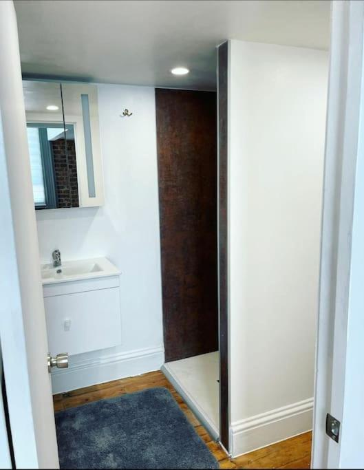 22 Stunning Large Loft - Great Location - Free Onsite Parking - Garden View- Quiet Apartment