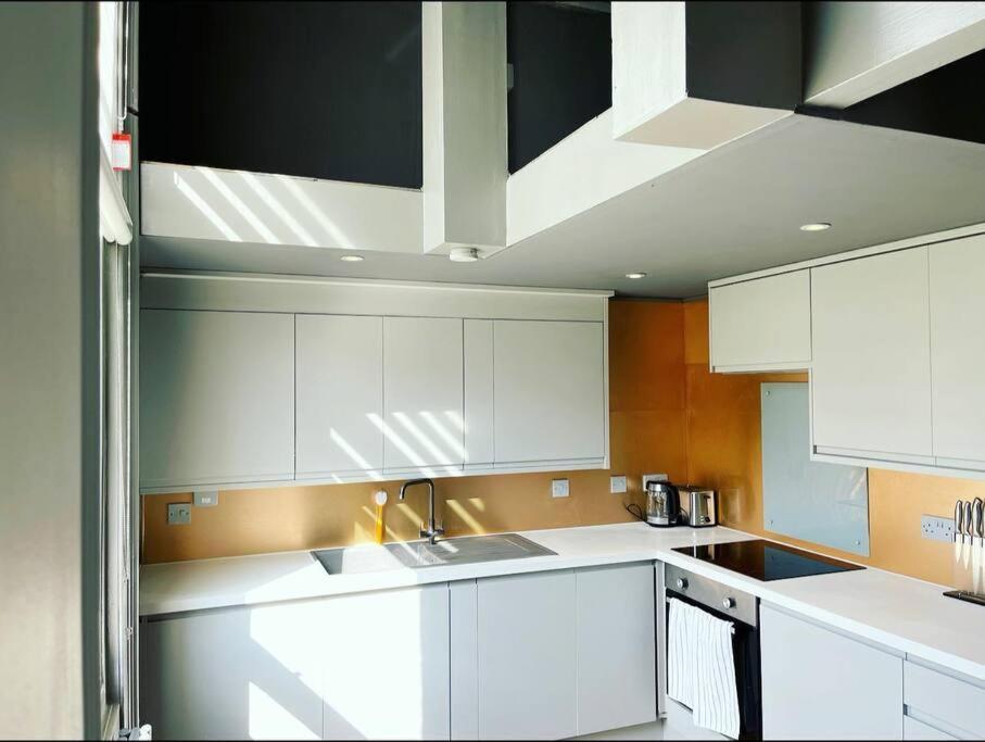22 Stunning Large Loft - Great Location - Free Onsite Parking - Garden View- Quiet * Brighton