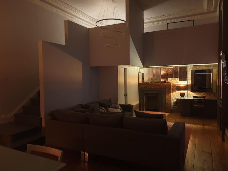 Apartment 22 Stunning Large Loft - Great Location - Free Onsite Parking - Garden View- Quiet *
