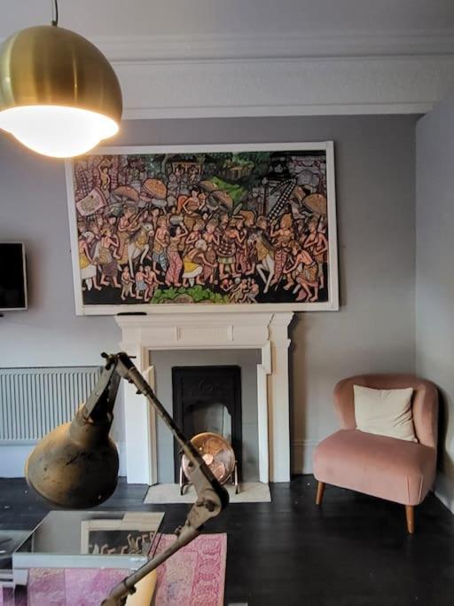Apartment 9 Modern Classic - Spacious One Bed - Great Location - Free Onsite Parking - Comfy Bed