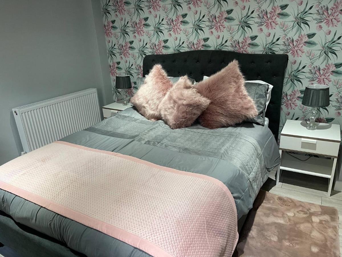 Apartment Entire 2 Bed Flat With Garden, Located Near Beach *