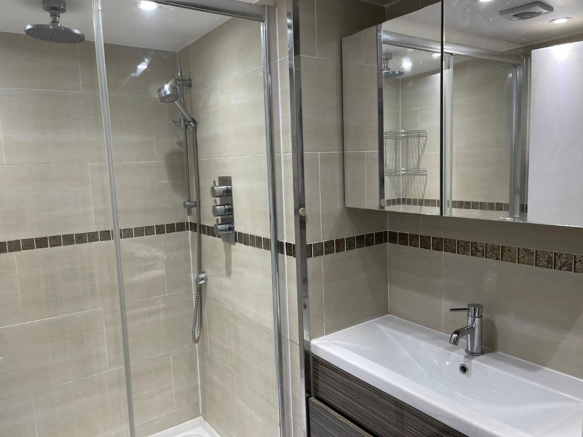 Entire 2 Bed Flat With Garden, Located Near Beach * Brighton