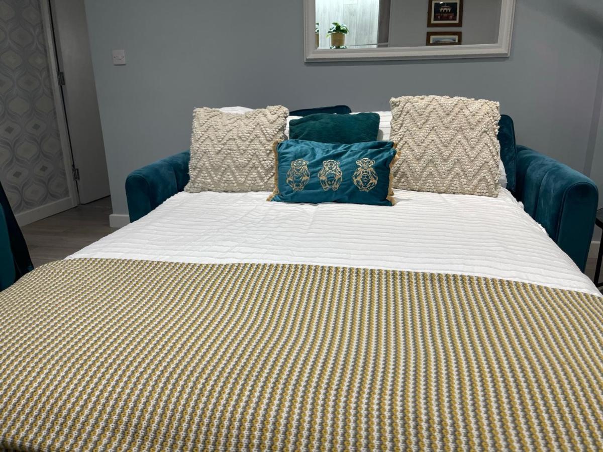 Entire 2 Bed Flat With Garden, Located Near Beach Apartment *
