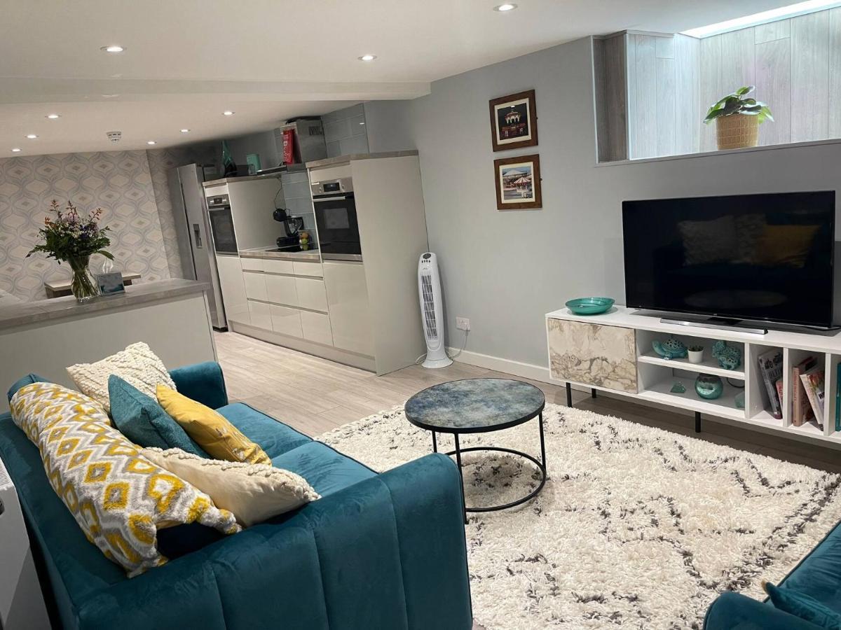 Entire 2 Bed Flat With Garden, Located Near Beach Apartment Brighton