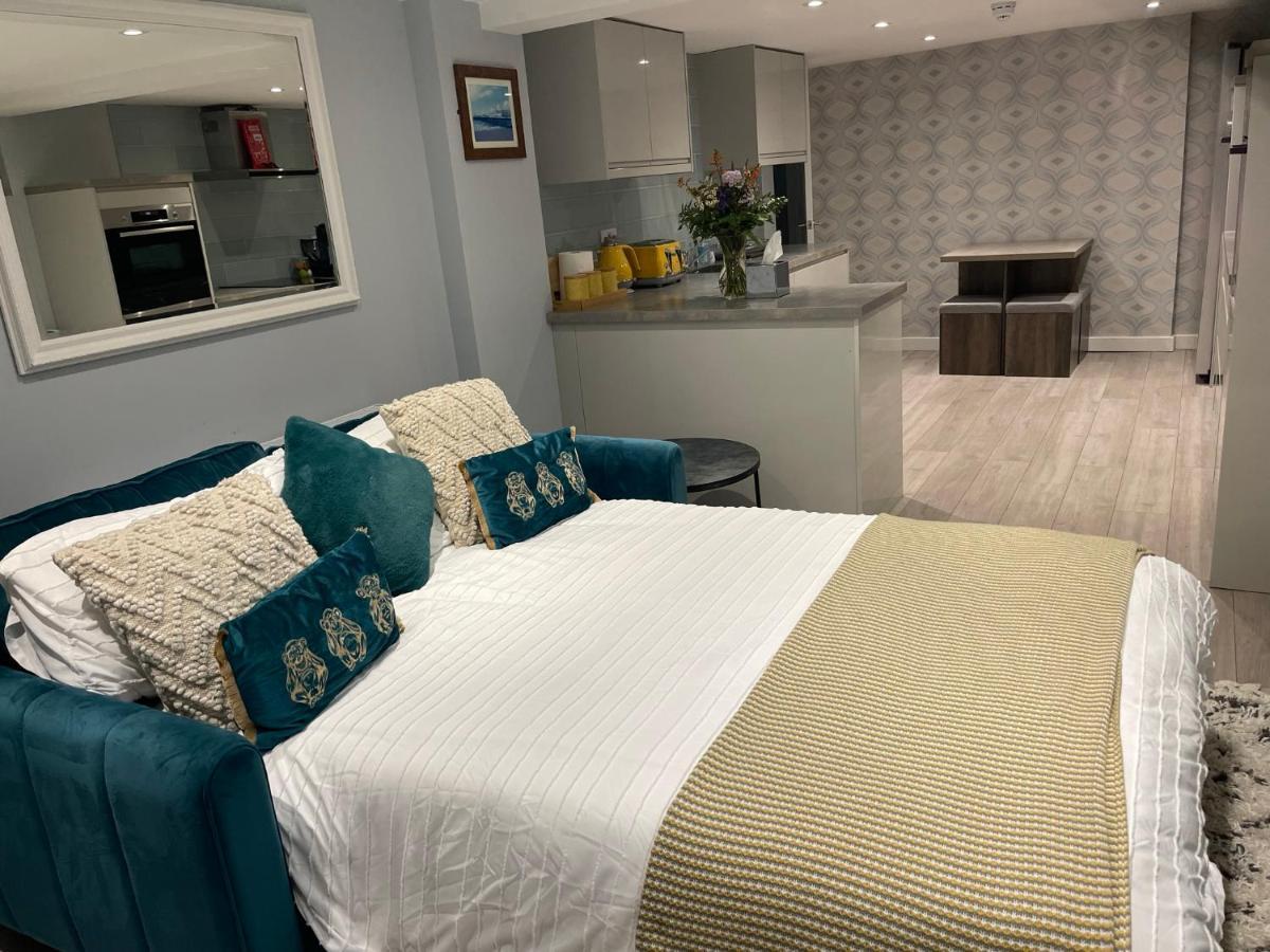 Apartment Entire 2 Bed Flat With Garden, Located Near Beach *