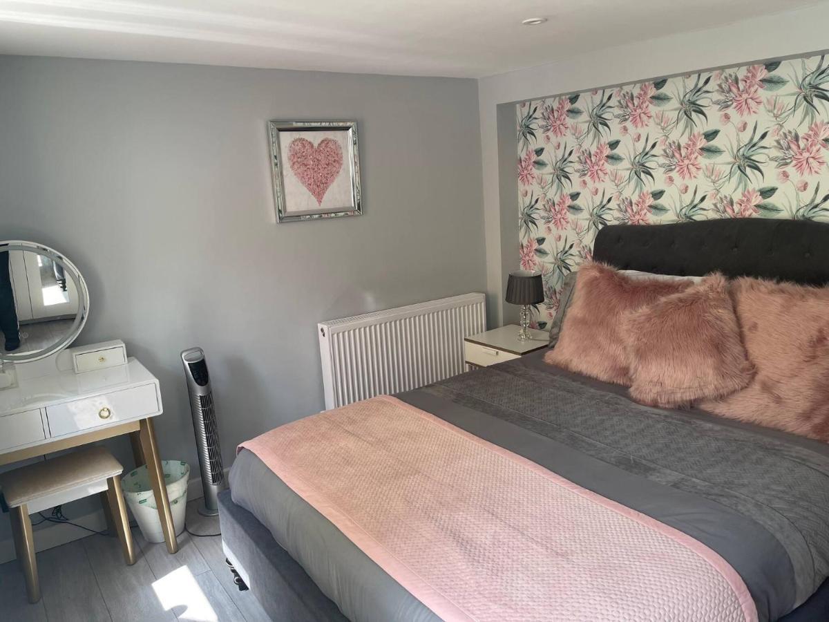 Entire 2 Bed Flat With Garden, Located Near Beach * Brighton