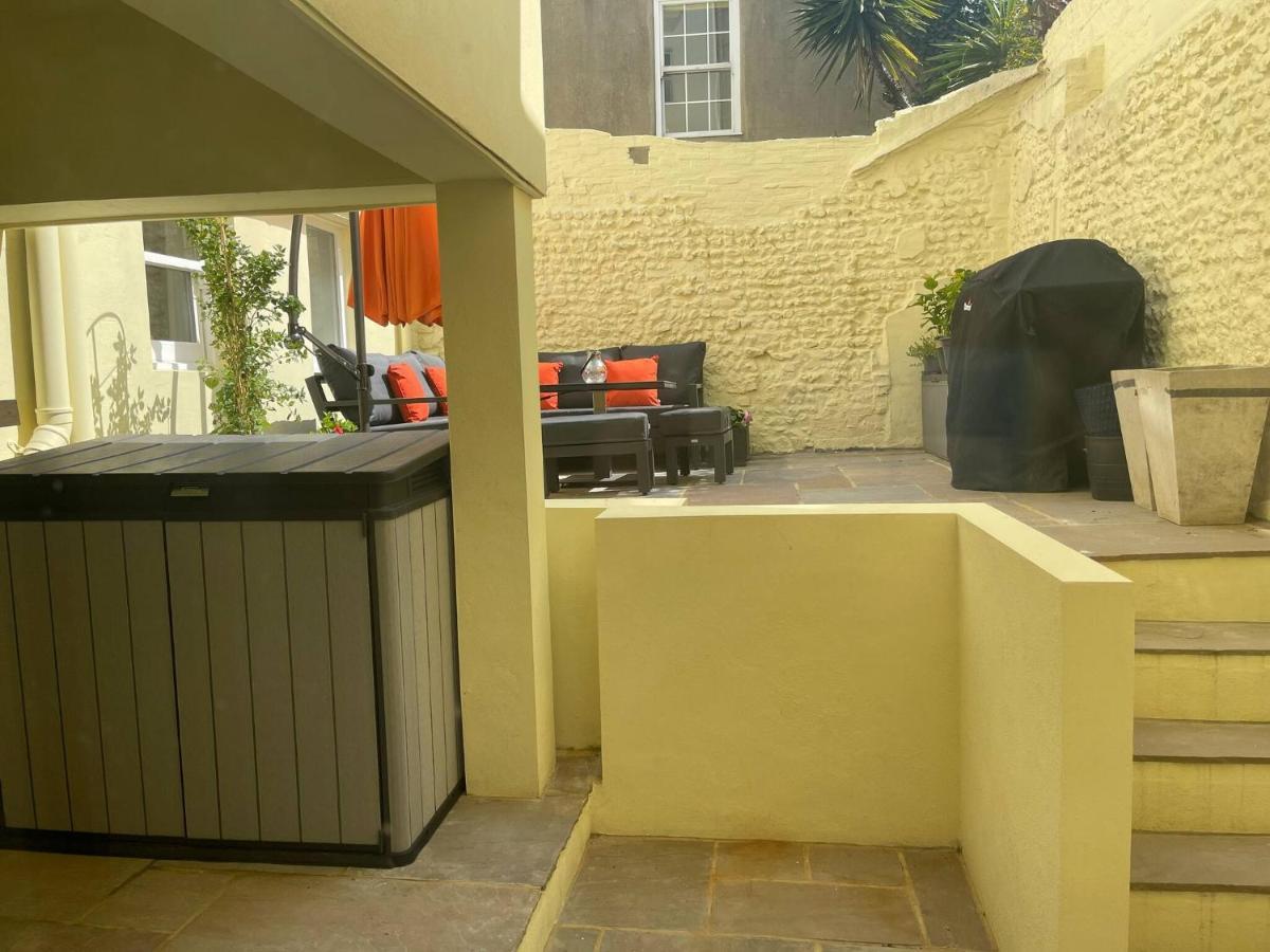 Entire 2 Bed Flat With Garden, Located Near Beach Apartment