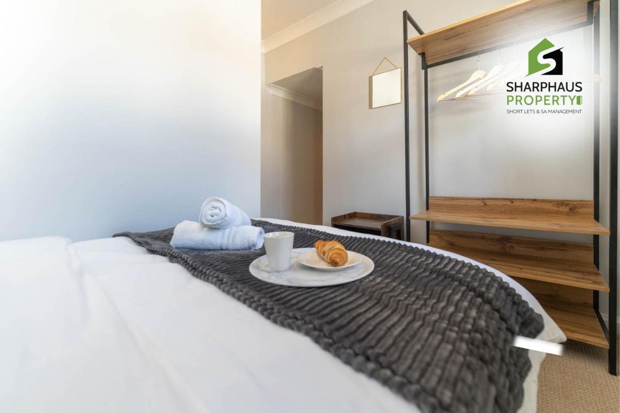 Holiday home Beautiful 3 Bed House That Sleeps 6 Guests With Courtyard & Free Parking By Sharphaus Short Lets & Serviced Management Brighton