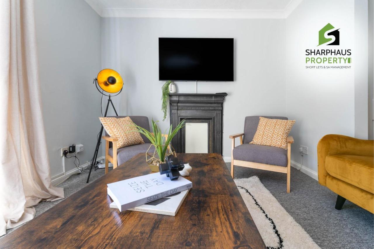 Beautiful 3 Bed House That Sleeps 6 Guests With Courtyard & Free Parking By Sharphaus Short Lets & Serviced Management Brighton