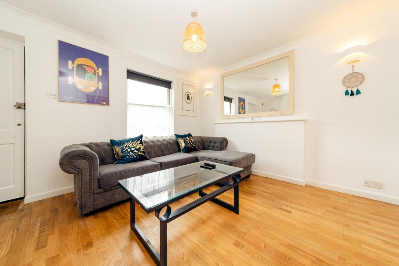 Flash Sale Free Parking I Next To I 2 Bedroom Mews House Holiday home *