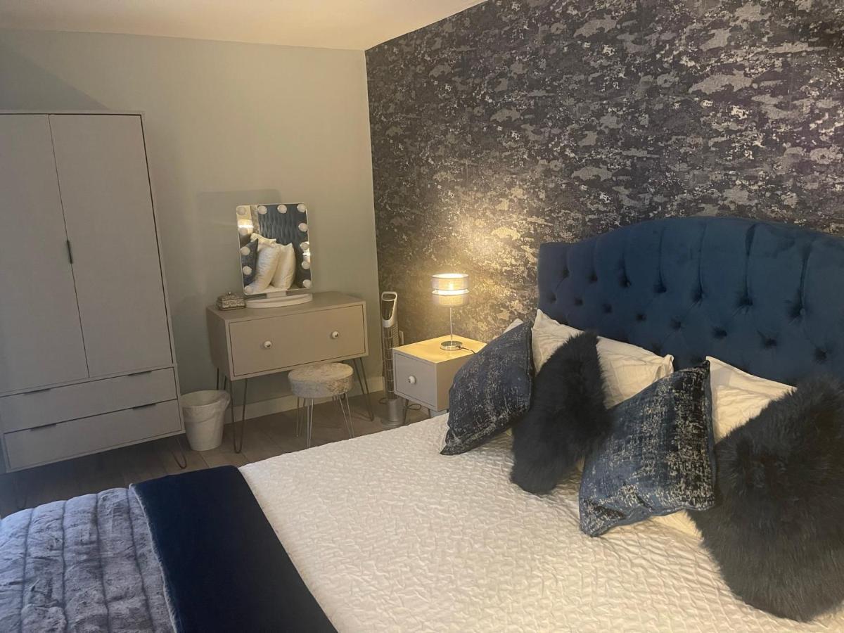Apartment Entire 2 Bed Flat With Garden, Located Near Beach *