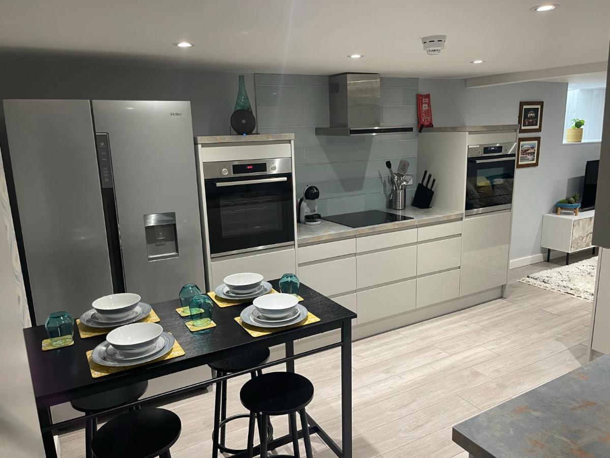 Entire 2 Bed Flat With Garden, Located Near Beach Apartment