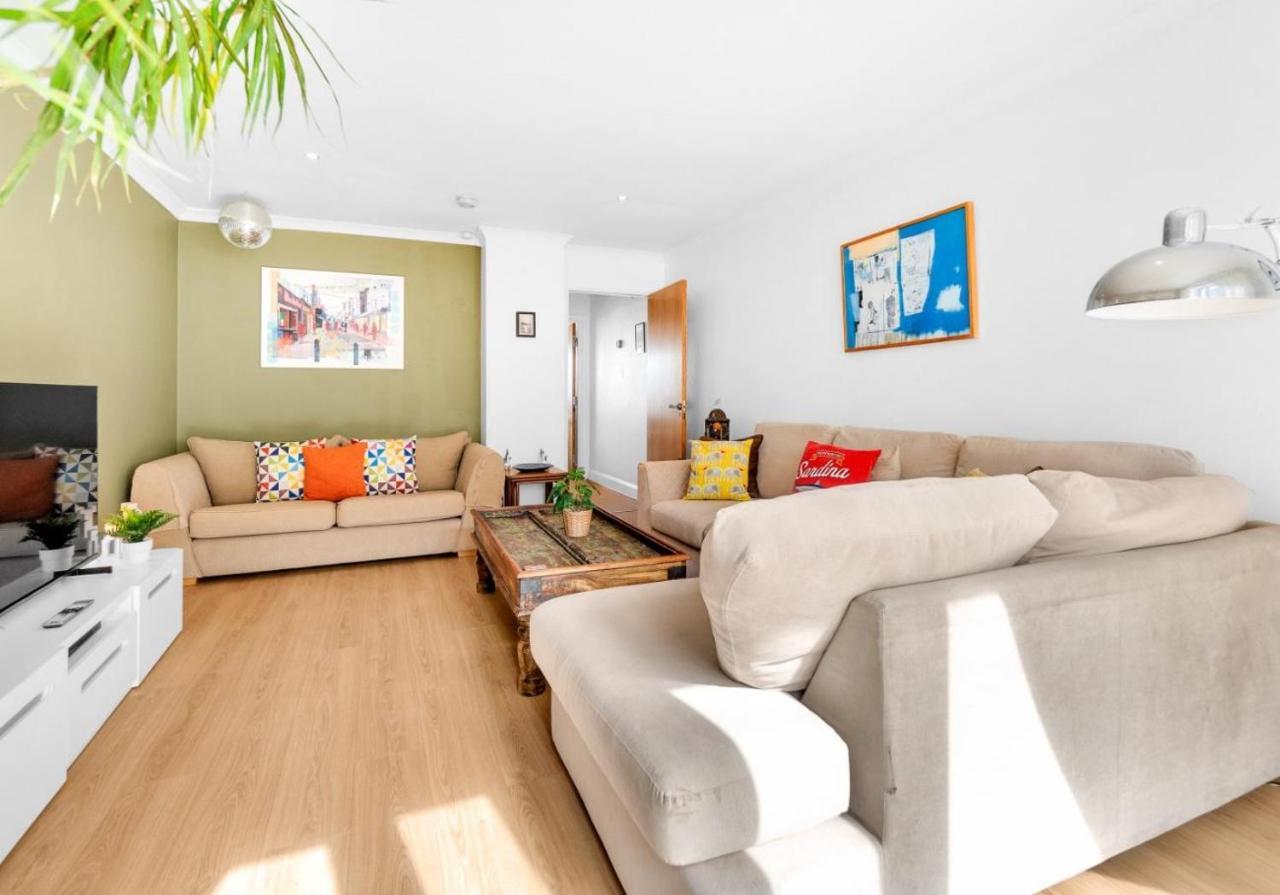 Golden Sunset House With Free Parking By My Getaways Holiday home