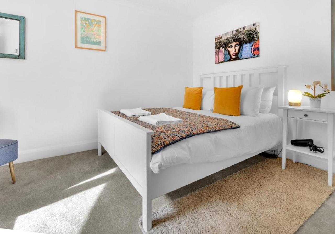 Golden Sunset House With Free Parking By My Getaways