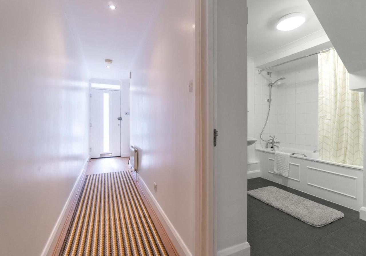 Golden Sunset House With Free Parking By My Getaways Holiday home *