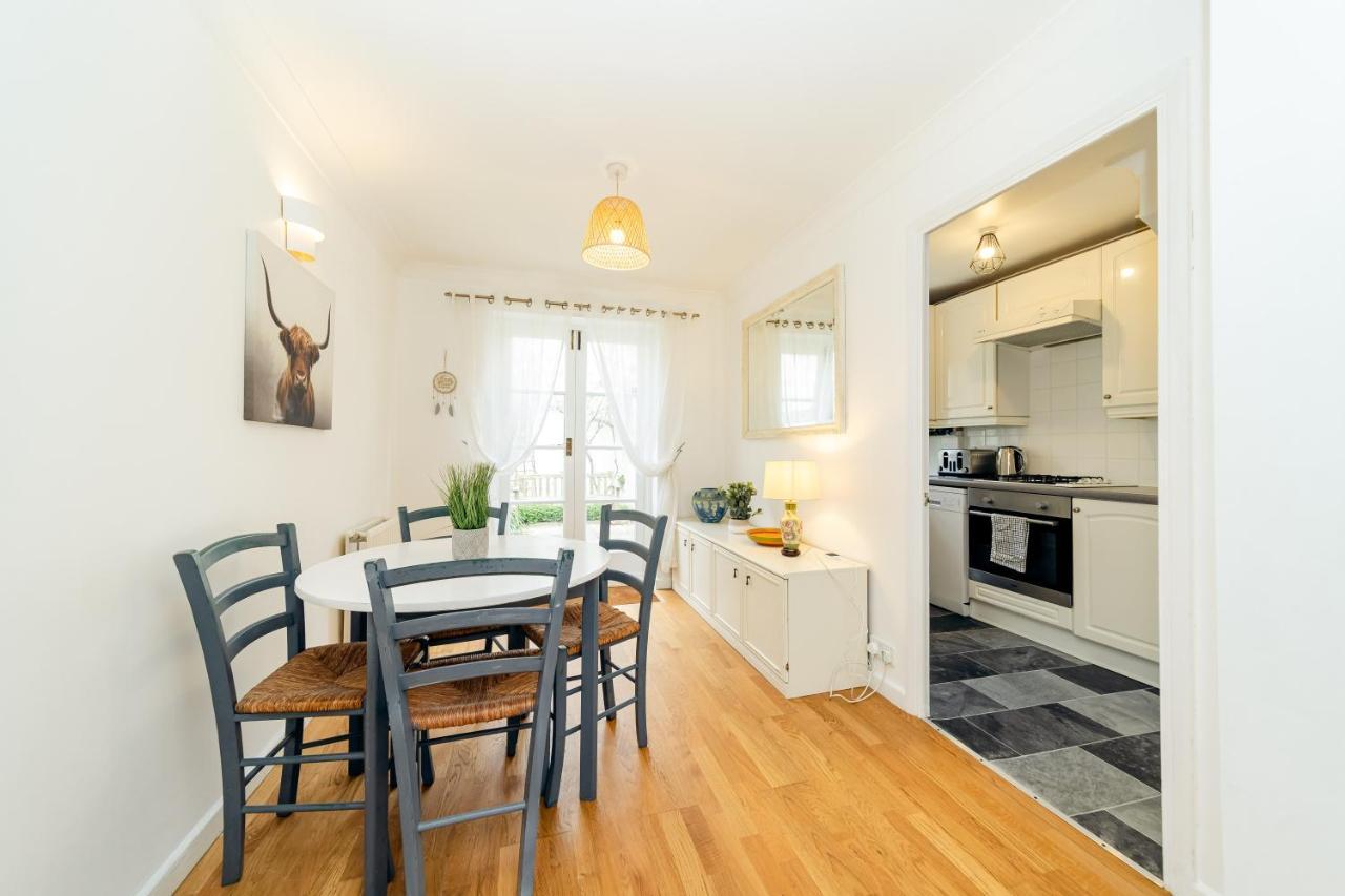 Flash Sale Free Parking I Next To I 2 Bedroom Mews House Holiday home *
