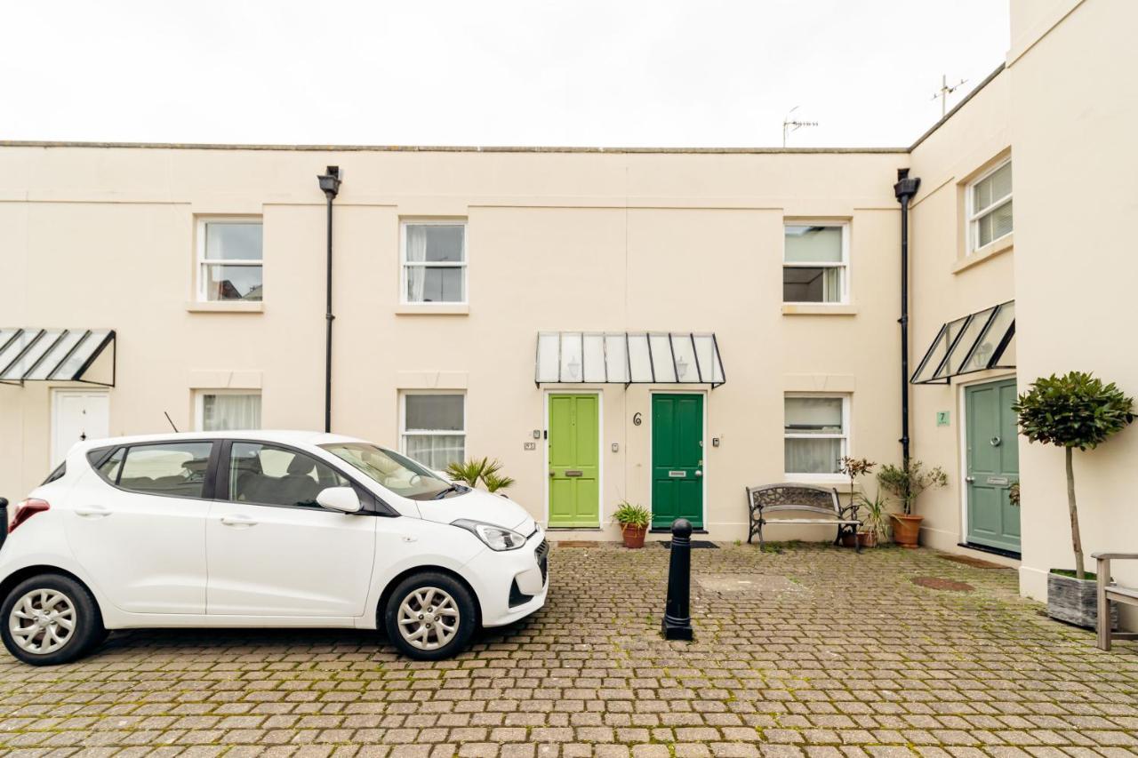 Flash Sale Free Parking I Next To I 2 Bedroom Mews House Holiday home *