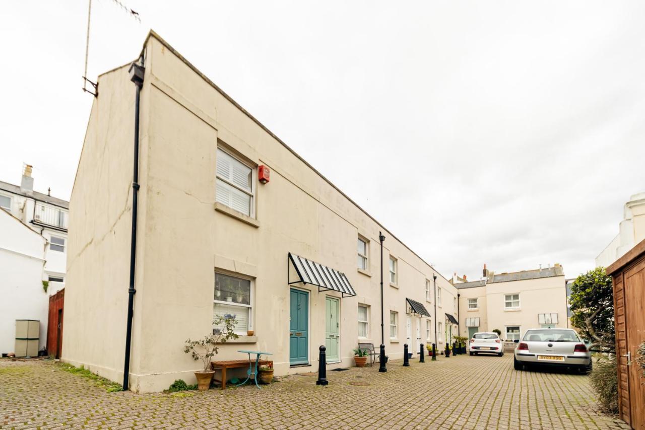 Flash Sale Free Parking I Next To I 2 Bedroom Mews House Holiday home *