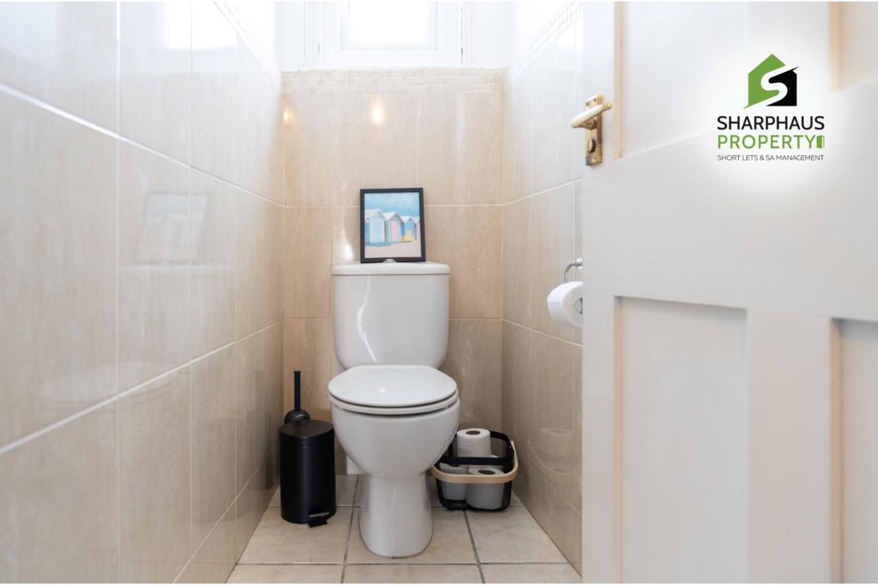 Spacious 3-bed With Breathtaking Pavilion Views By Sharphaus Short Lets & Serviced Management Apartment *
