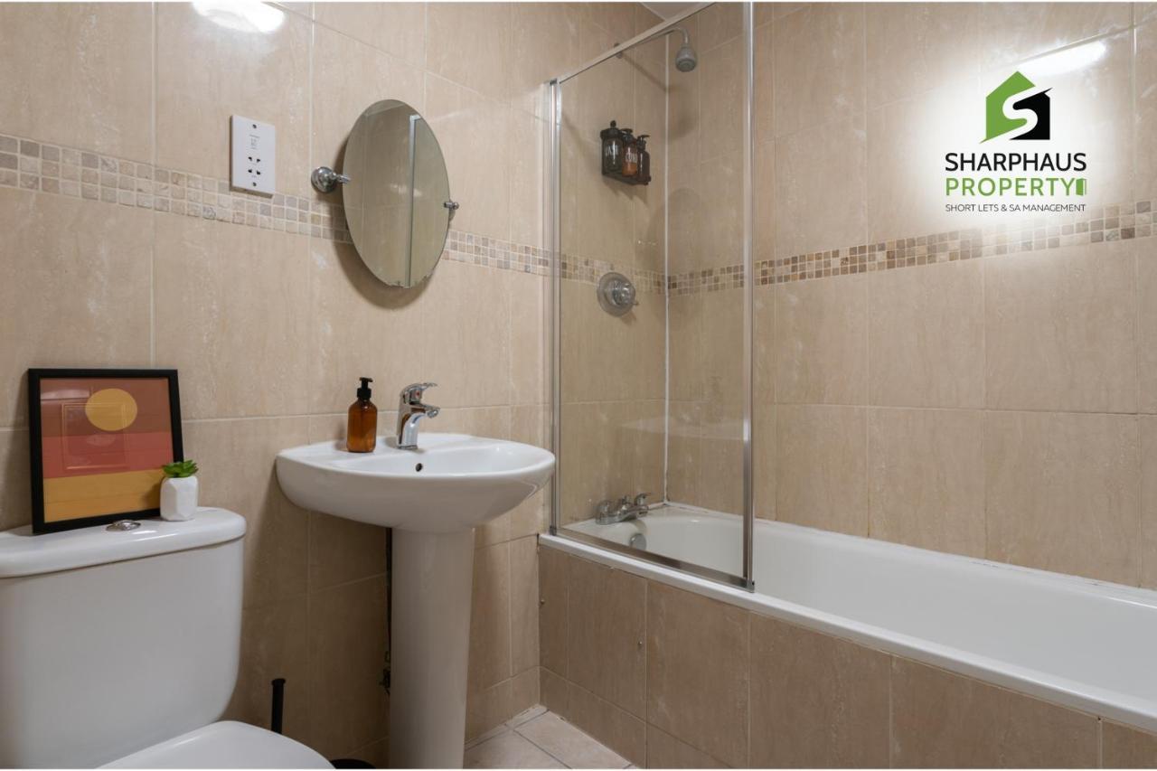 Spacious 3-bed With Breathtaking Pavilion Views By Sharphaus Short Lets & Serviced Management *