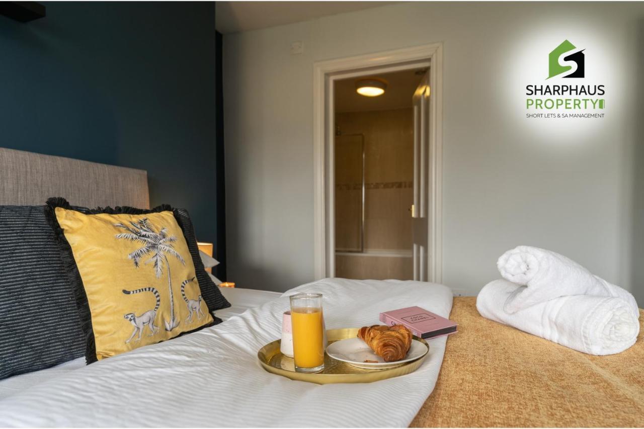 Spacious 3-bed With Breathtaking Pavilion Views By Sharphaus Short Lets & Serviced Management Apartment