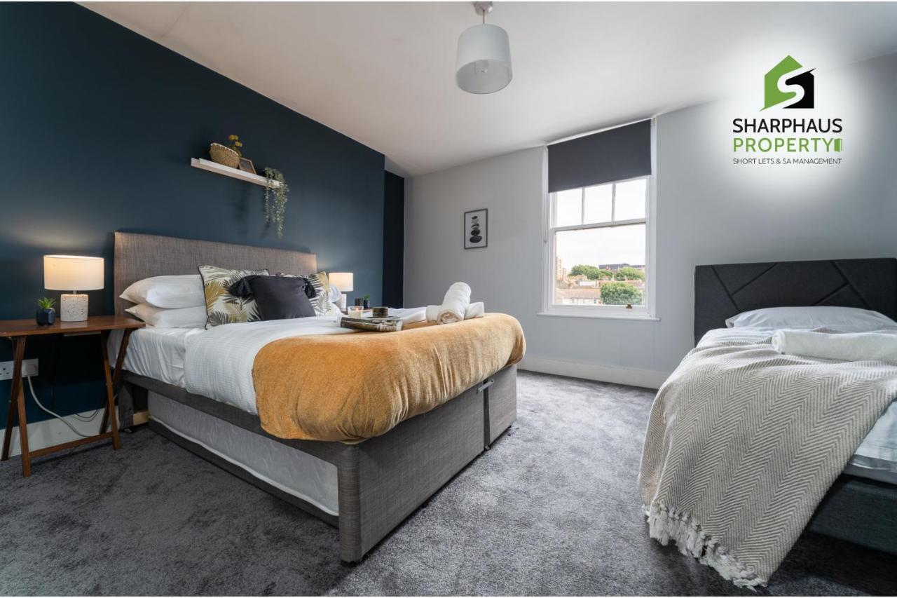 Spacious 3-bed With Breathtaking Pavilion Views By Sharphaus Short Lets & Serviced Management Apartment *